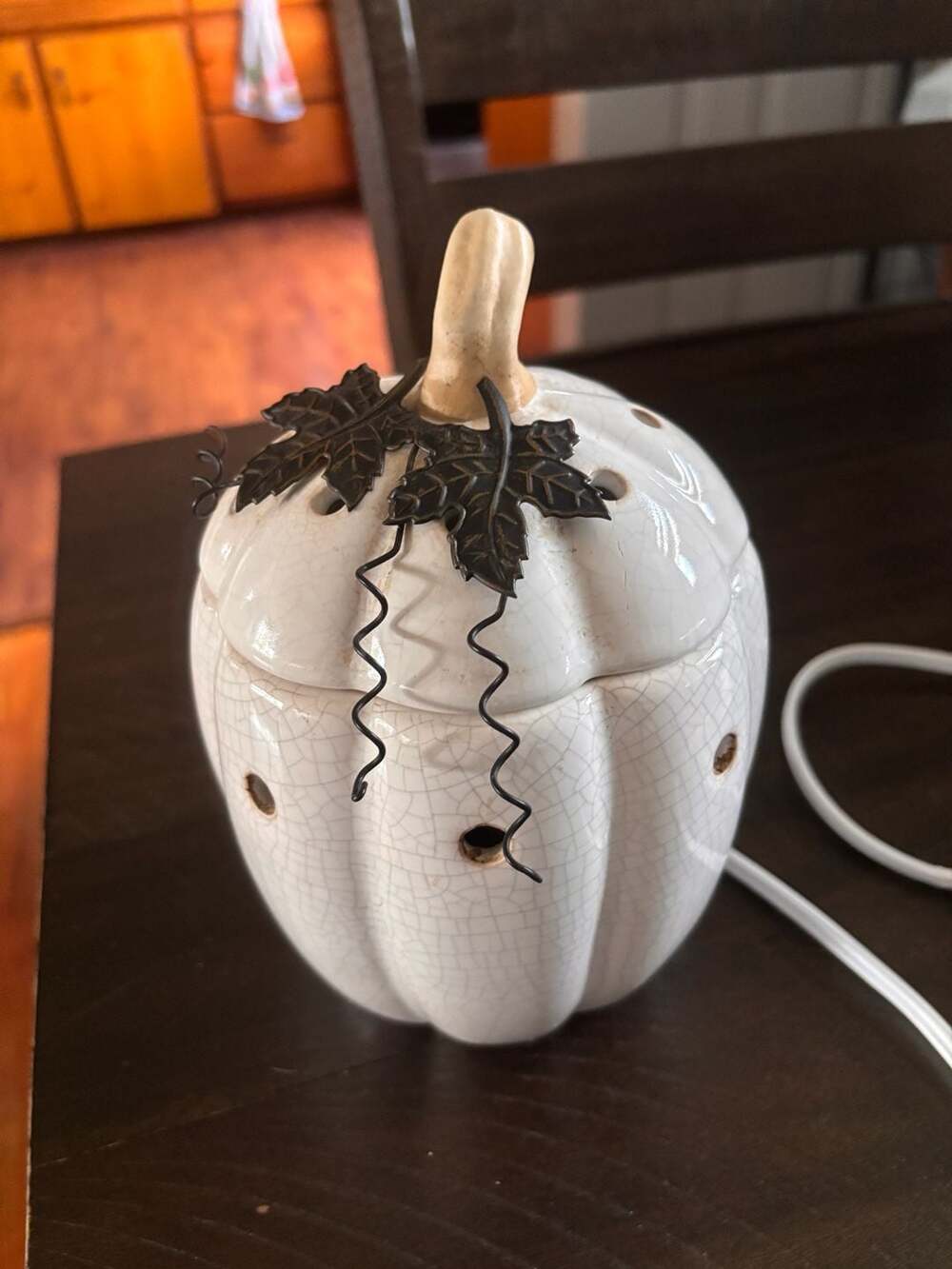 Scentsy Rustic Pumpkin Electric Wax Warmer White Crackle Ceramic Leaf Accent